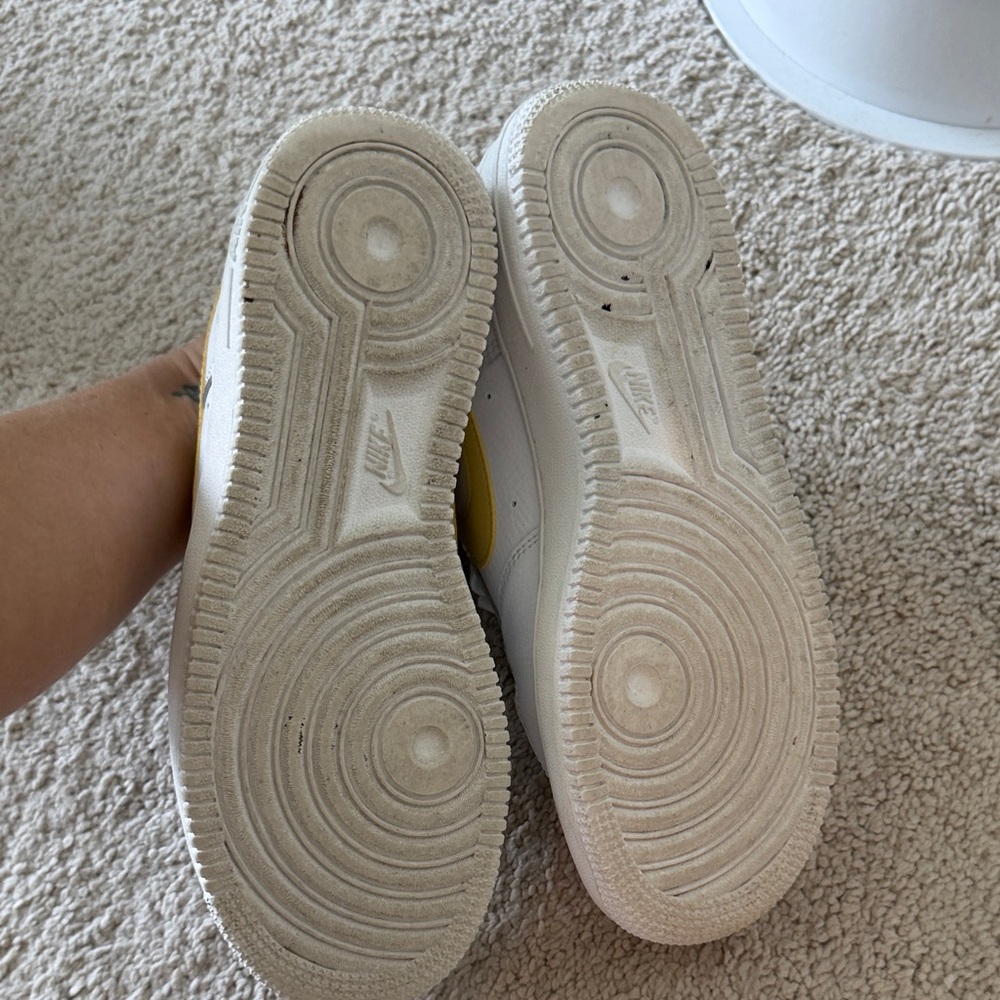 Nike Air Force 1 White with Gold Swoosh - Picture 3 of 5